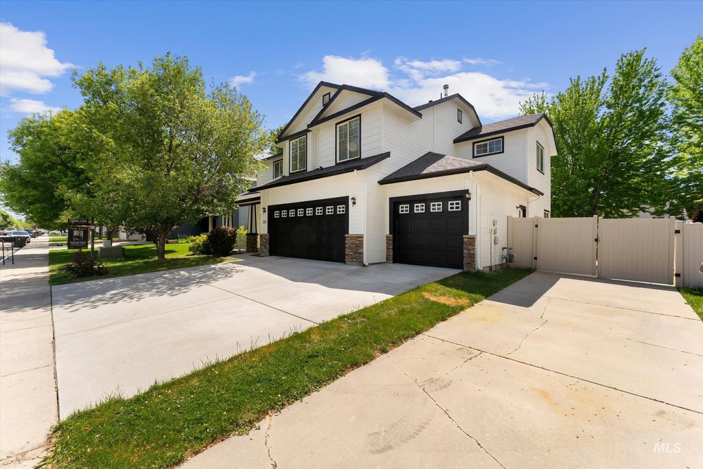 Photo of 1251 E Palermo St, Meridian, ID 83642 (MLS # 98986049)