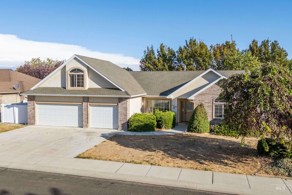 Photo of 2509 Cedar Ridge Rd, Twin Falls, ID 83301 (MLS # 99001432)