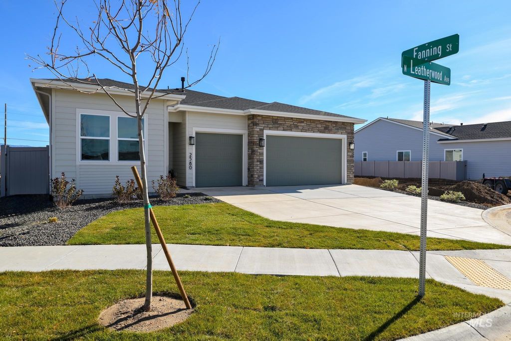 Photo of 2580 N Leatherwood Ave, Star, ID 83669 (MLS # 98969106)