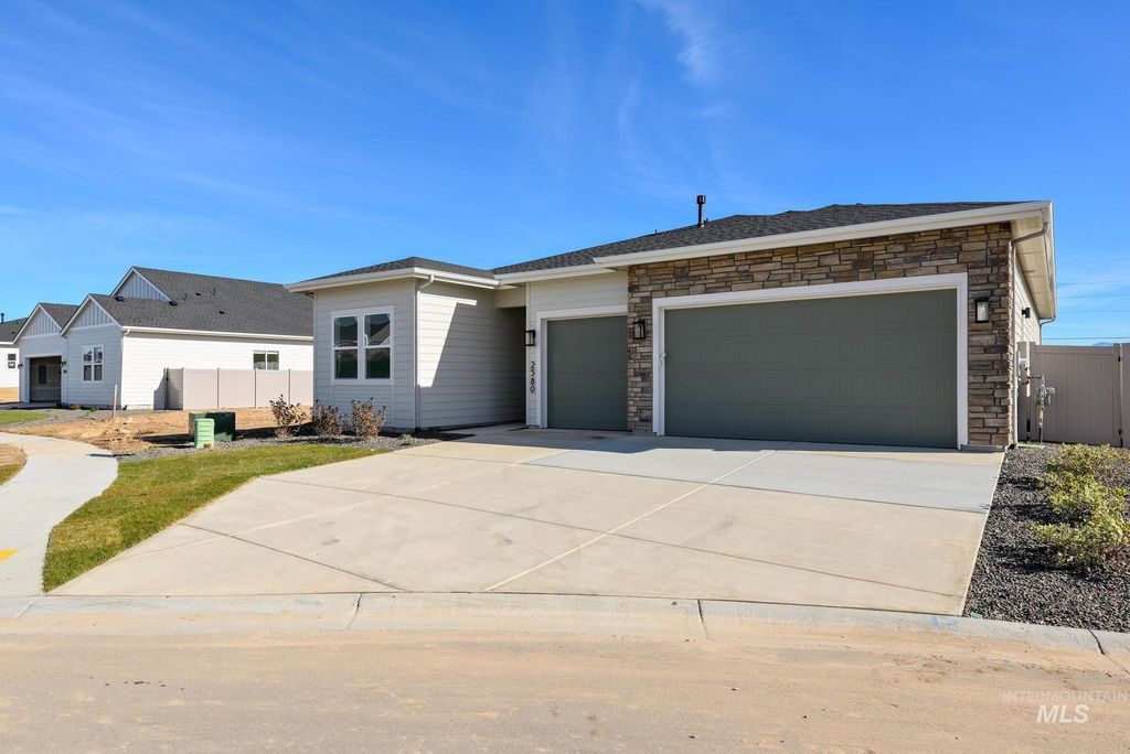 Photo of 2580 N Leatherwood Ave, Star, ID 83669 (MLS # 98969106)