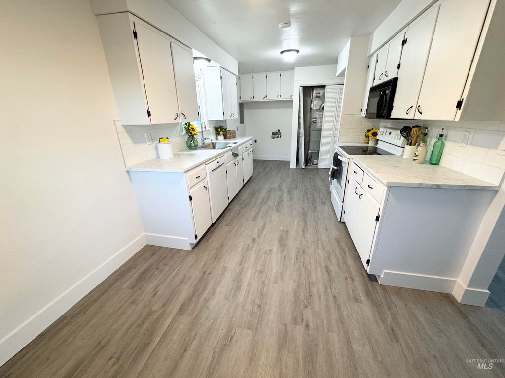 Photo of 923 13th St South St, Nampa, ID 83651 (MLS # 98958104)