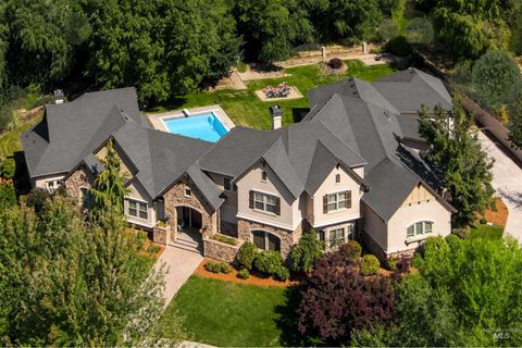 Photo of 1450 E Covey Run Ct, Eagle, ID 83616 (MLS # 98979853)