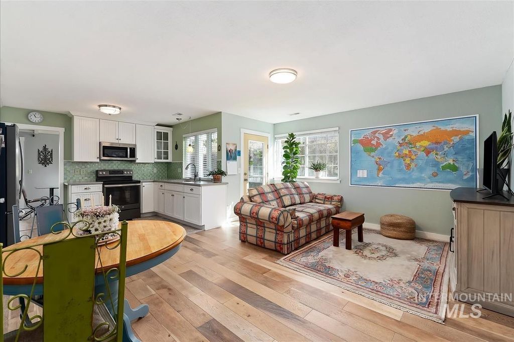 Photo of 206 N Northview Dr, Eagle, ID 83616 (MLS # 98981280)