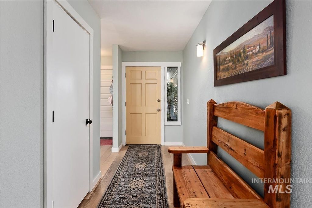 Photo of 206 N Northview Dr, Eagle, ID 83616 (MLS # 98981280)