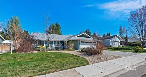 Photo of 206 N Northview Dr, Eagle, ID 83616 (MLS # 98981280)