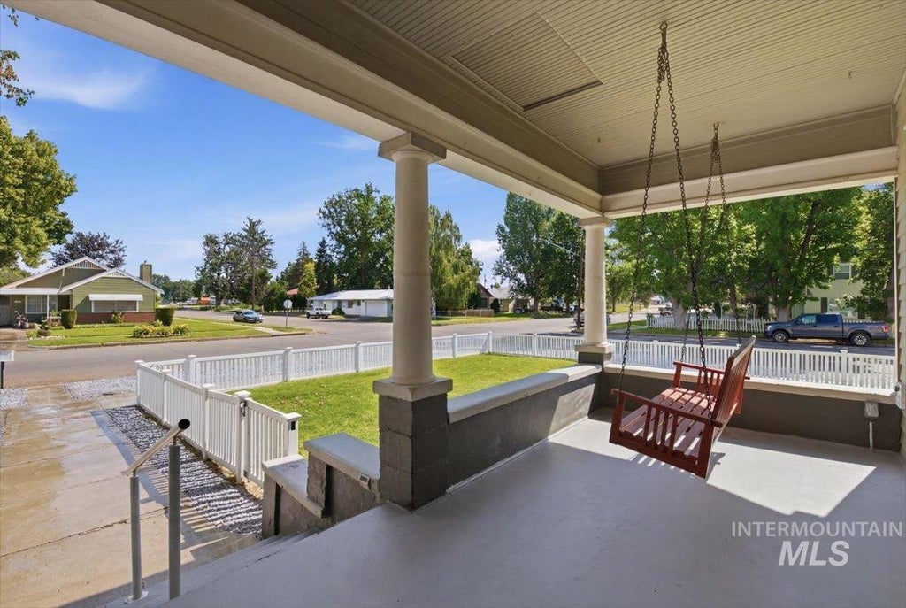 Photo of 1030 Center Ave, Payette, ID 83661 (MLS # 98992483)
