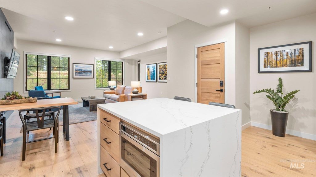 Photo of 760 Village Drive #204, Donnelly, ID 83615 (MLS # 98981130)