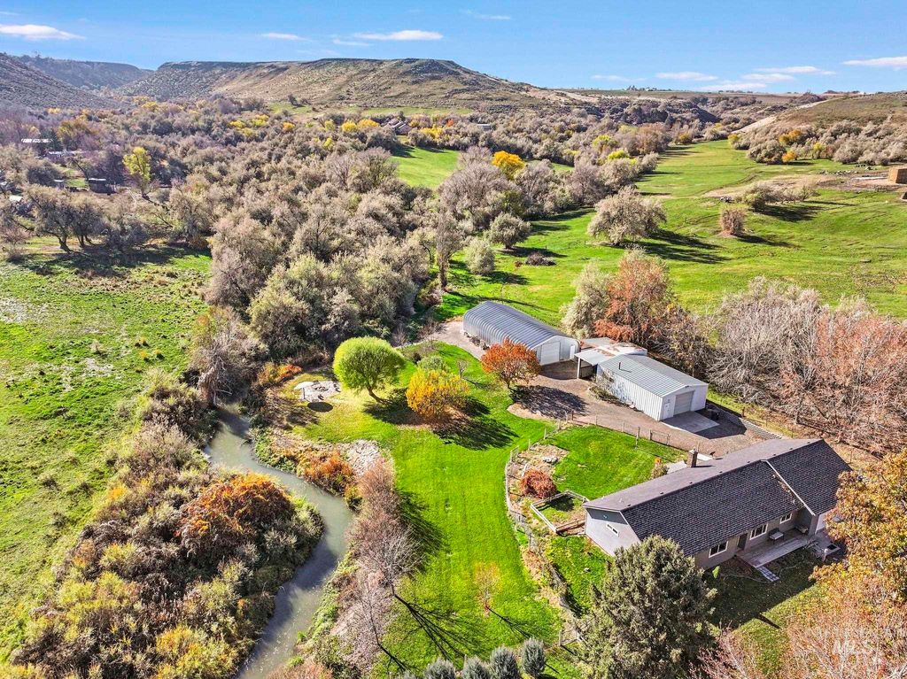 Photo of 1225 E 4325 N, Buhl, ID 83316 (MLS # 98967326)