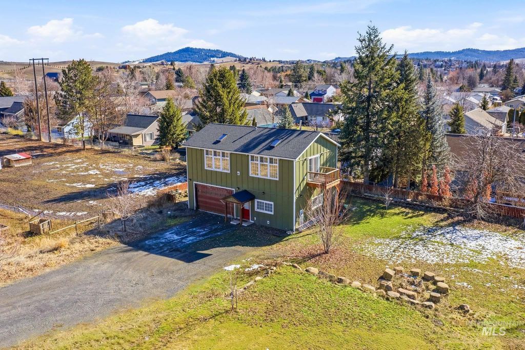 Photo of 1250 N Mountain View Rd, Moscow, ID 83843 (MLS # 98982163)