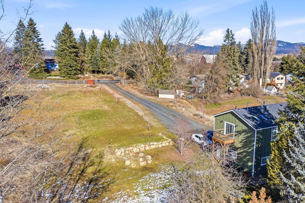 Photo of 1250 N Mountain View Rd, Moscow, ID 83843 (MLS # 98982163)