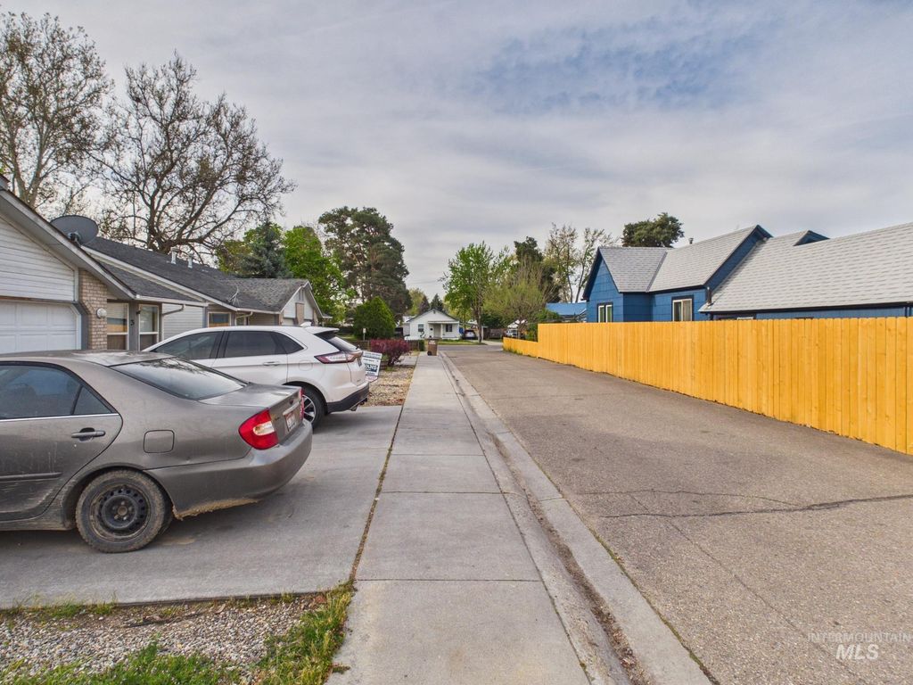 Photo of 804 E Main #4 St, Emmett, ID 83617 (MLS # 98983147)