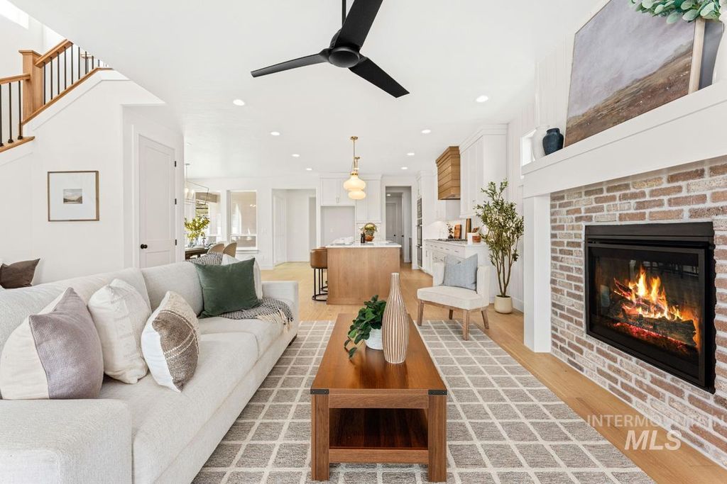 Photo of 13374 N Spring Creek Way, Boise, ID 83714 (MLS # 98980921)