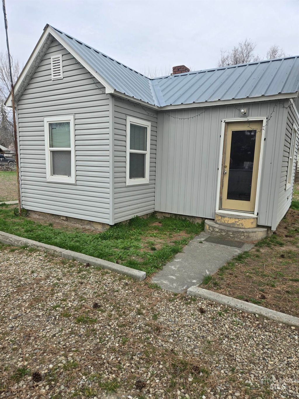 Photo of 226 W Owyhee Ave, Homedale, ID 83628 (MLS # 98982220)