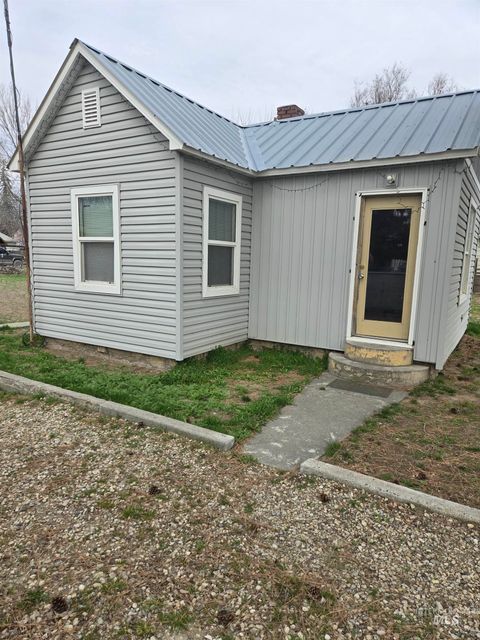 Photo of 226 W Owyhee Ave, Homedale, ID 83628 (MLS # 98982220)