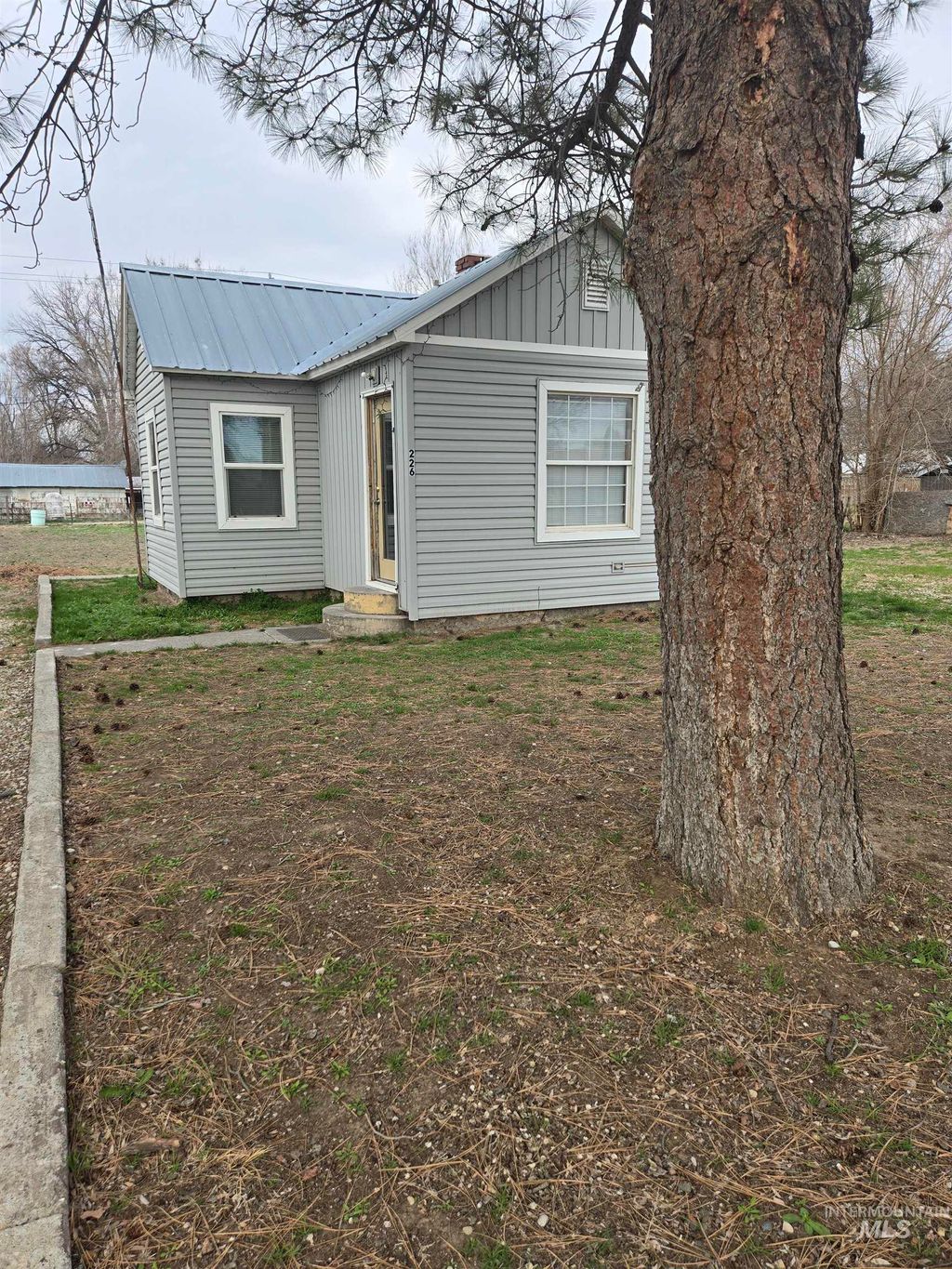 Photo of 226 W Owyhee Ave, Homedale, ID 83628 (MLS # 98982220)