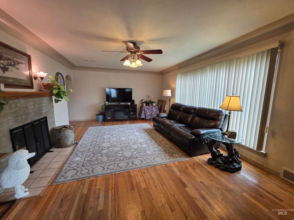 Photo of 1518 E 9th Ave, Twin Falls, ID 83301 (MLS # 98980414)