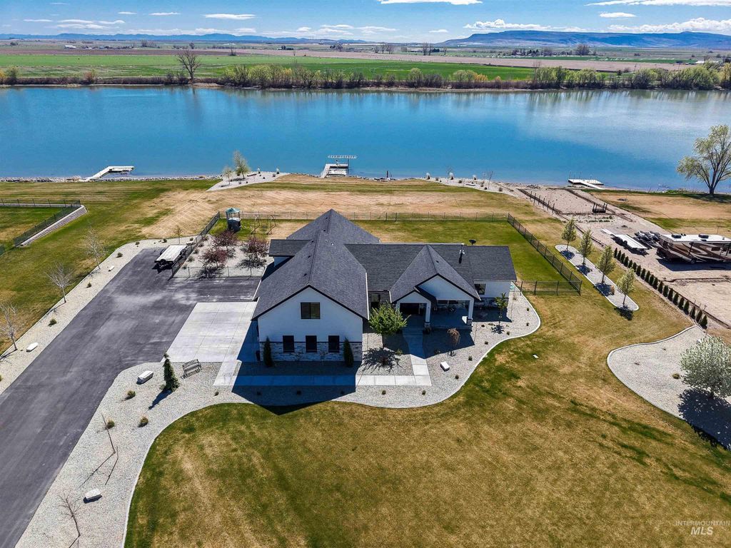 Photo of 16 Skyline, Rupert, ID 83350 (MLS # 98981838)