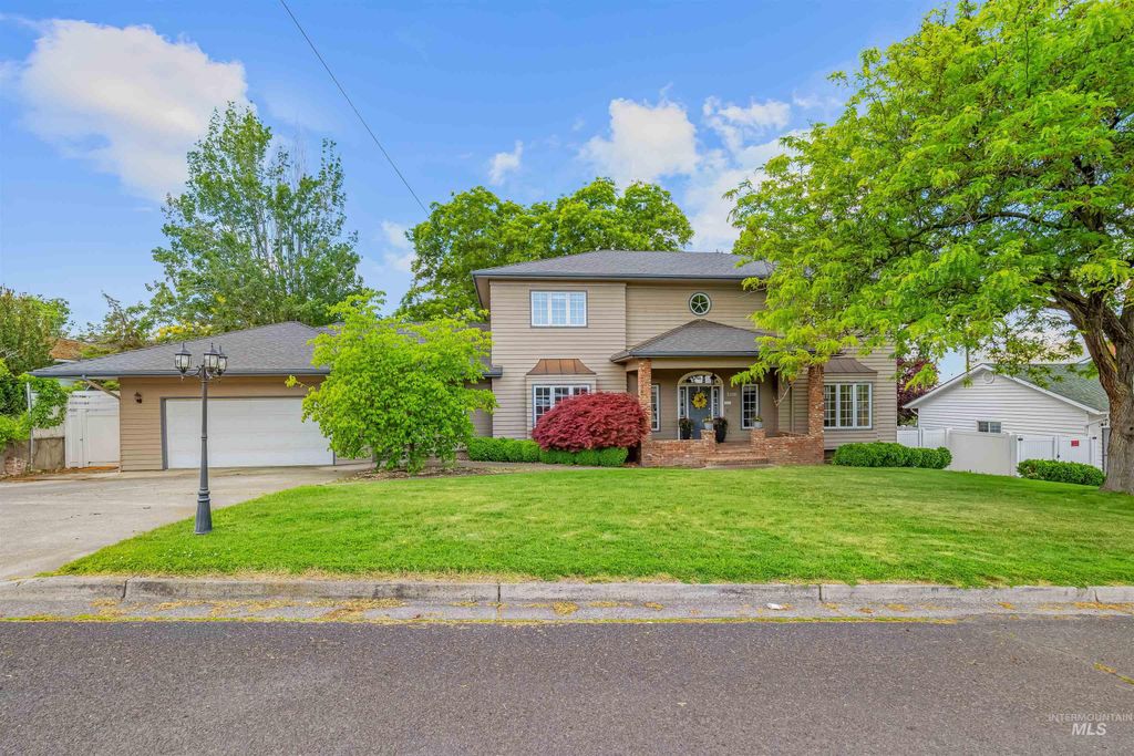 Photo of 2220 14th Street, Lewiston, ID 83501 (MLS # 98969854)