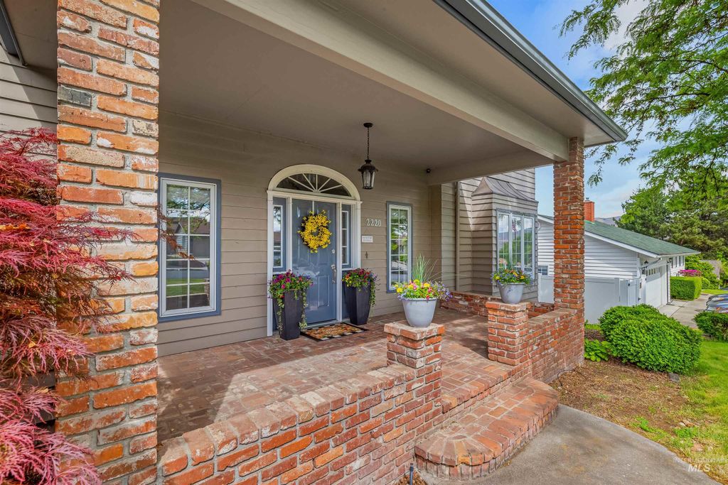 Photo of 2220 14th Street, Lewiston, ID 83501 (MLS # 98969854)