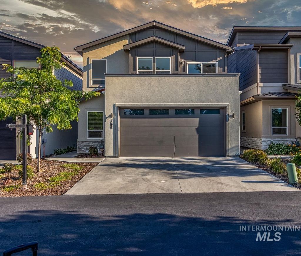 Photo of 795 E Bissett St, Meridian, ID 83642 (MLS # 98991506)