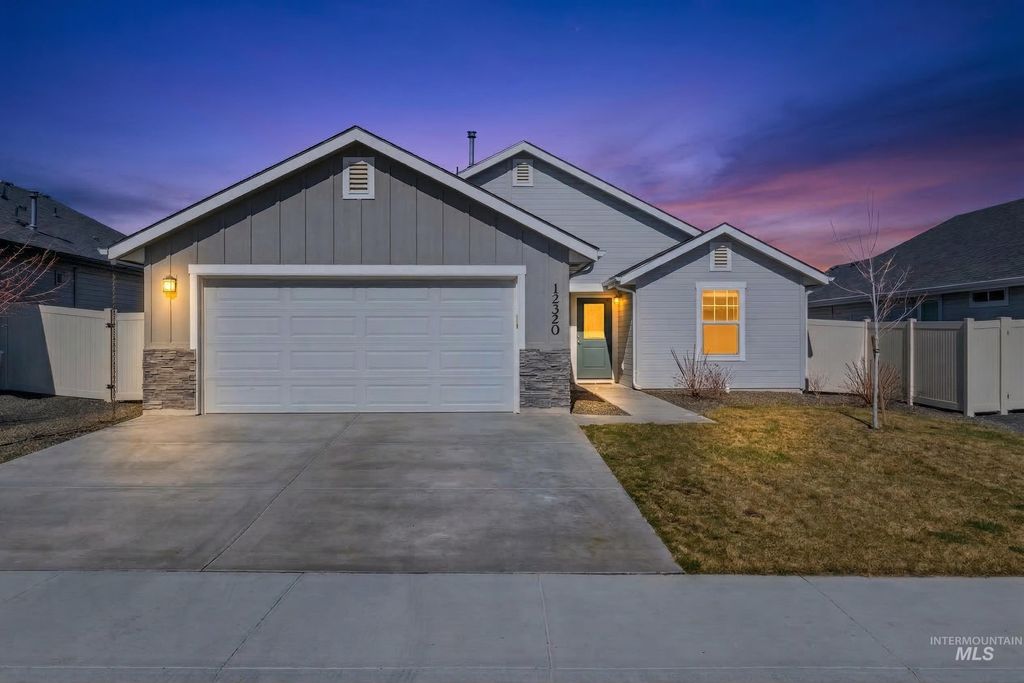 Photo of 12320 Shadow River St, Caldwell, ID 83607 (MLS # 98977396)
