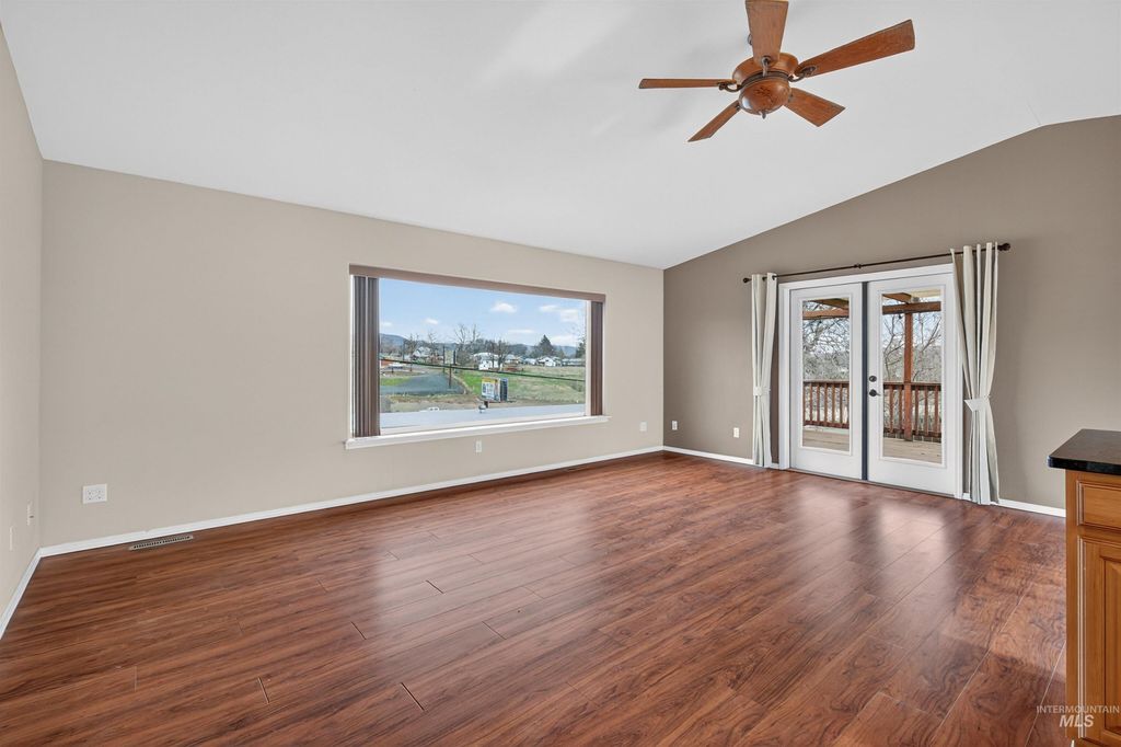 Photo of 1031 16th Avenue, Clarkston, WA 99403 (MLS # 98973593)