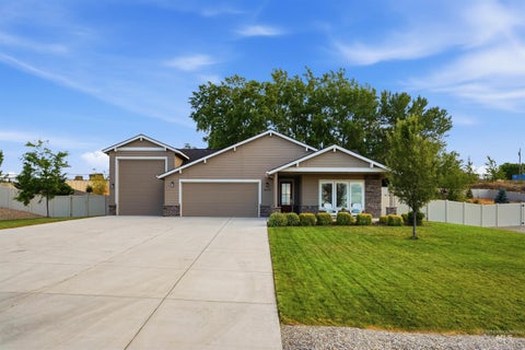 Photo of 18435 Vaquero Ln, Caldwell, ID 83707 (MLS # 98989821)