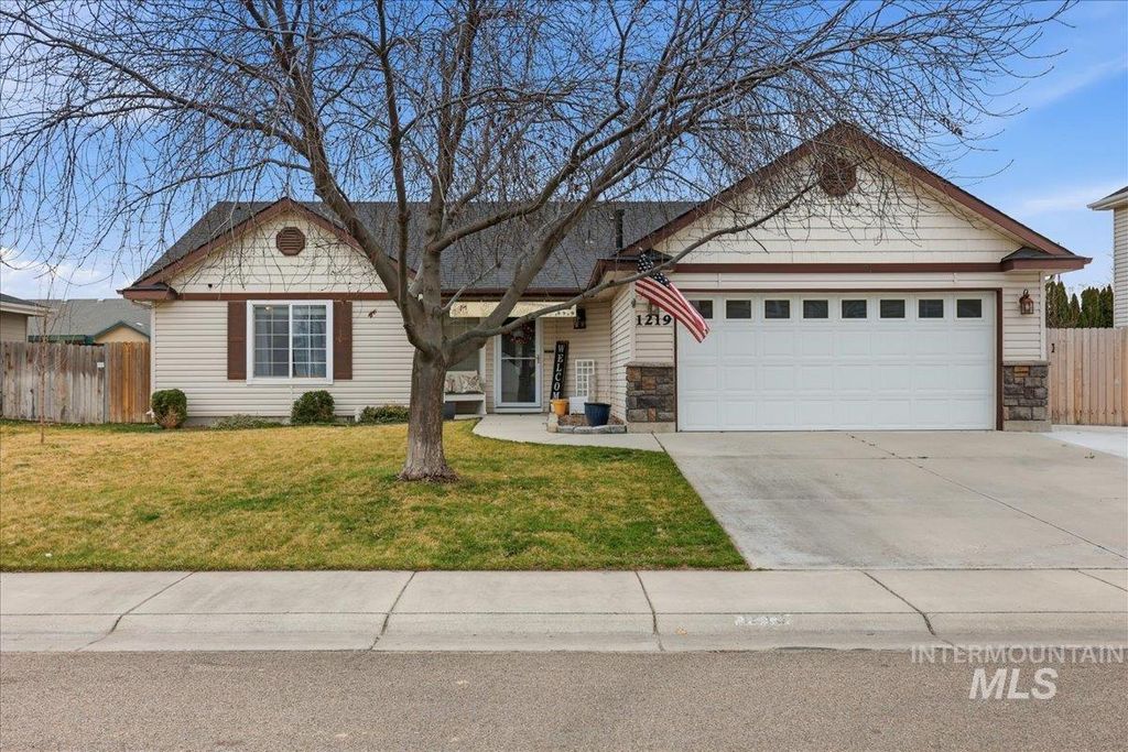 Photo of 1219 W Eagle Ave, Nampa, ID 83651 (MLS # 98978217)