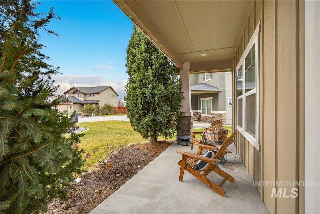 Photo of 782 N Pringlewood Pl, Star, ID 83669 (MLS # 98971643)