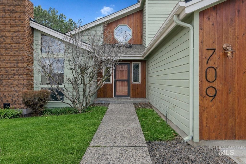 Photo of 709 Vista Terrace, Nampa, ID 83686 (MLS # 98977078)