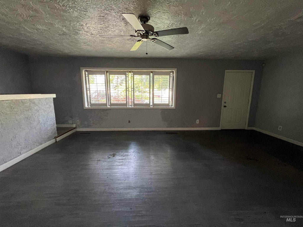 Photo of 1205 E Logan ST, Caldwell, ID 83605 (MLS # 99003019)