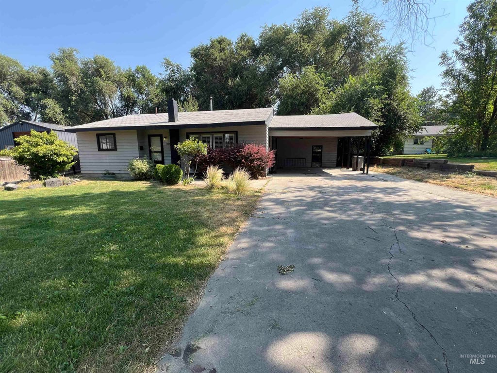 Photo of 1205 E Logan ST, Caldwell, ID 83605 (MLS # 99003019)