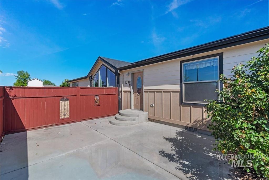 Photo of 6240 E Locust Lane, Nampa, ID 83686 (MLS # 98985572)