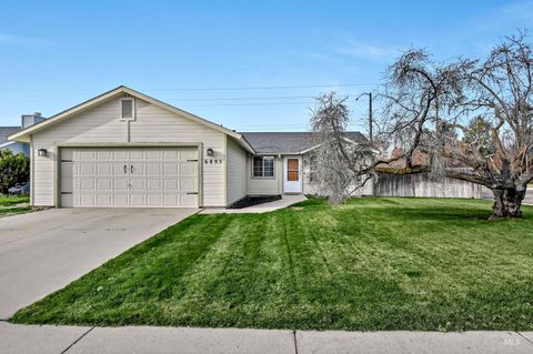 Photo of 6895 N Amesbury Way, Boise, ID 83714 (MLS # 98969976)