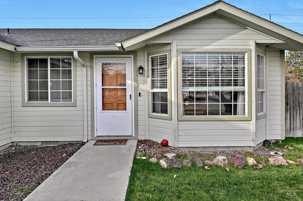 Photo of 6895 N Amesbury Way, Boise, ID 83714 (MLS # 98969976)