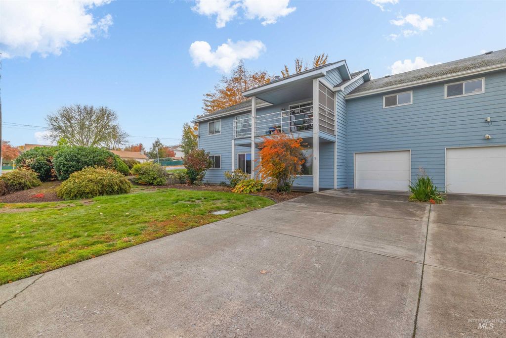 Photo of 1624 18th Avenue, Lewiston, ID 83501 (MLS # 98958608)