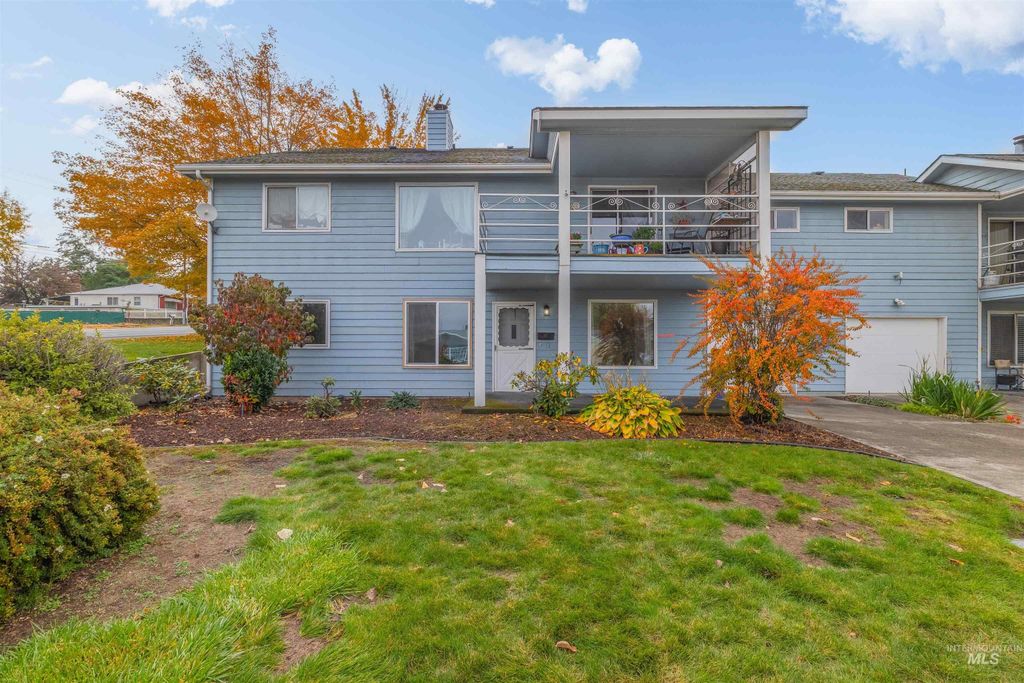 Photo of 1624 18th Avenue, Lewiston, ID 83501 (MLS # 98958608)