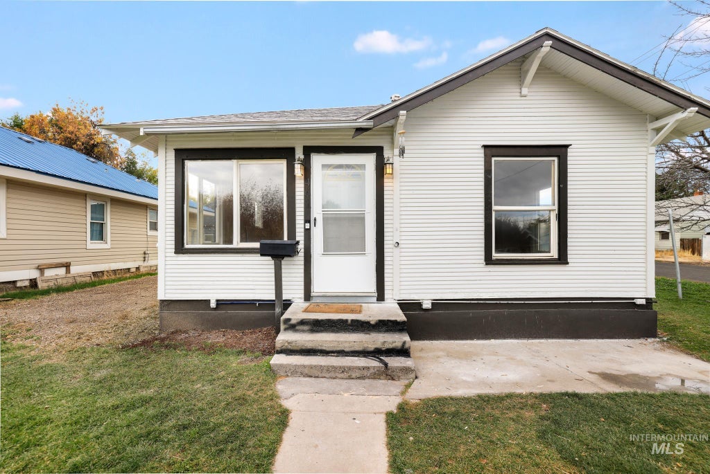 Photo of 461 3rd Ave N Ave, Twin Falls, ID 83301 (MLS # 99005114)