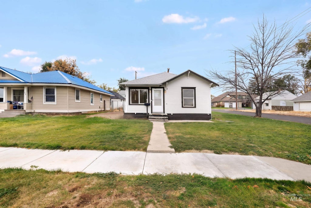 Photo of 461 3rd Ave N Ave, Twin Falls, ID 83301 (MLS # 99005114)