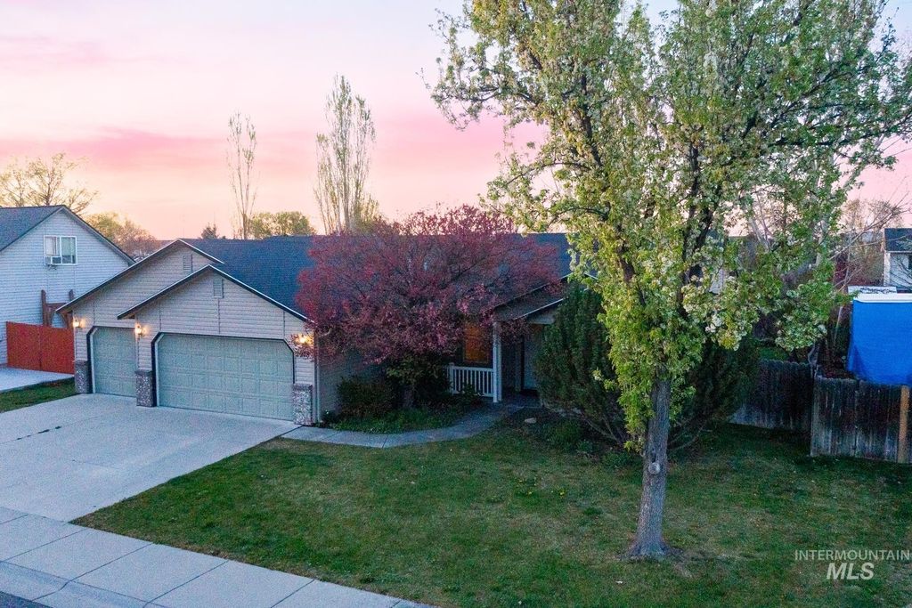 Photo of 2978 W Pudu St, Meridian, ID 83646 (MLS # 98981805)