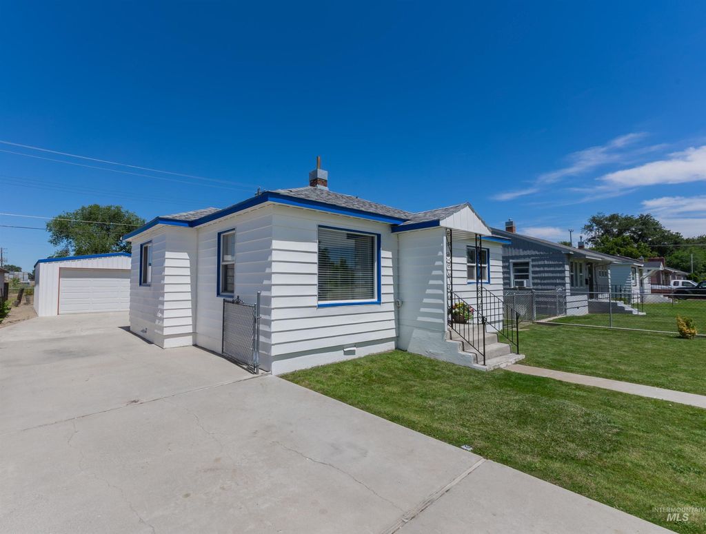 Photo of 114 Sunnyside Dr, Caldwell, ID 83605 (MLS # 98992724)