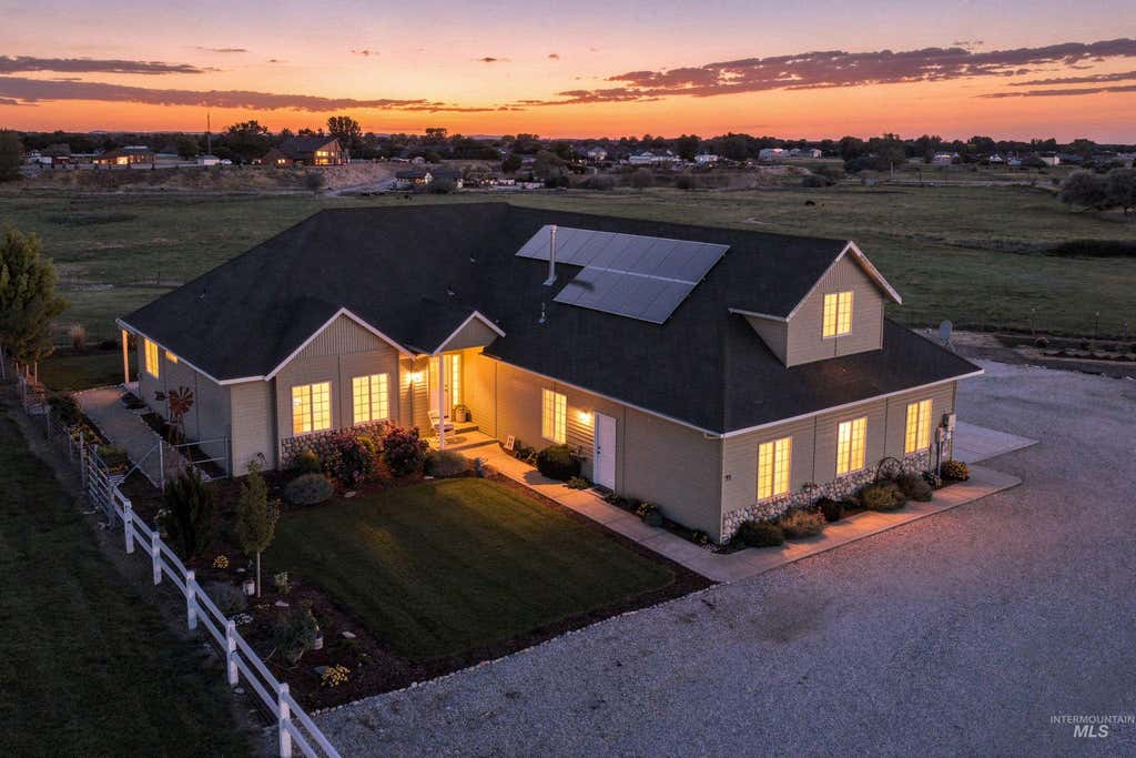 Photo of 35 S Pit Lane, Nampa, ID 83687 (MLS # 98998028)