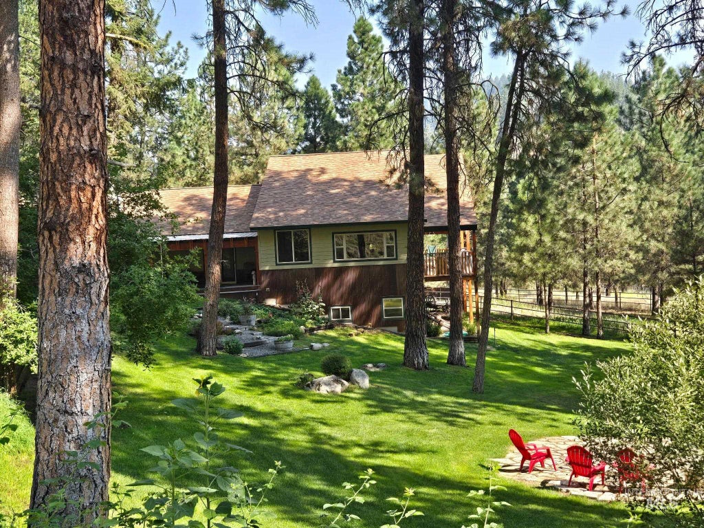 Photo of 182 Southfork Rd, Garden Valley, ID 83622 (MLS # 98989430)