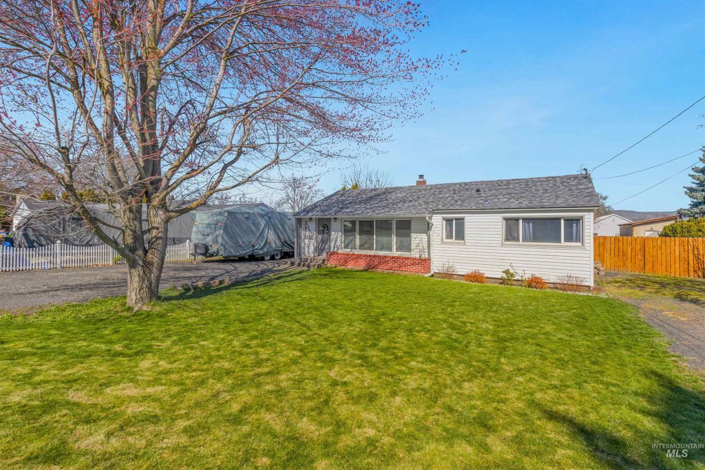 Photo of 433 Park Avenue, Lewiston, ID 83501 (MLS # 98979971)