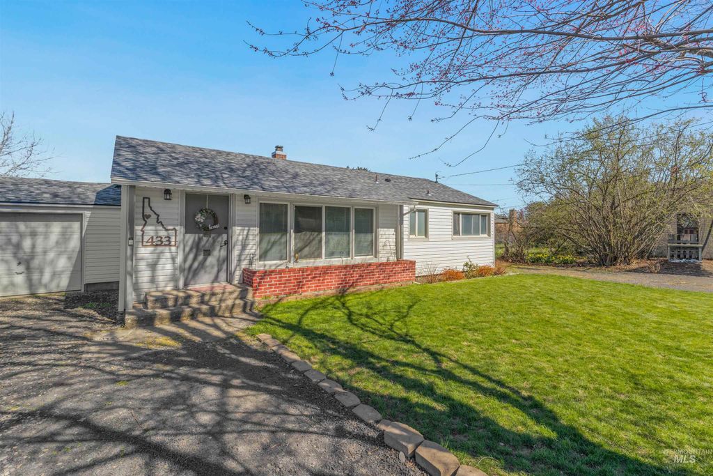 Photo of 433 Park Avenue, Lewiston, ID 83501 (MLS # 98979971)