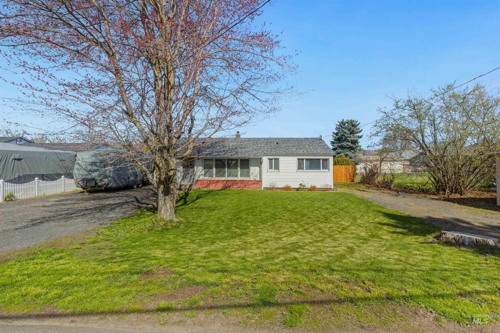 Photo of 433 Park Avenue, Lewiston, ID 83501 (MLS # 98979971)