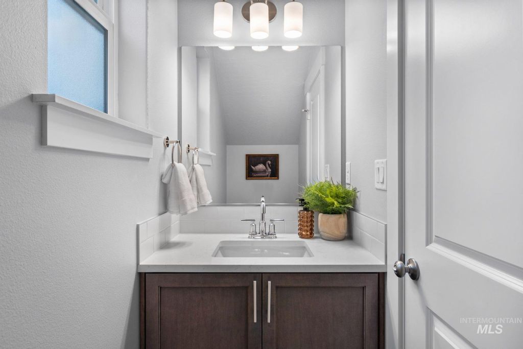 Photo of 713 SW Mendenhall St #4/6, Mountain Home, ID 83647 (MLS # 98981887)