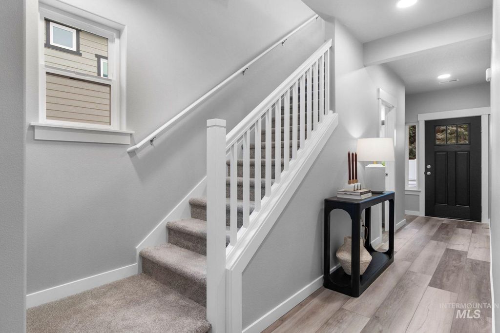 Photo of 713 SW Mendenhall St #4/6, Mountain Home, ID 83647 (MLS # 98981887)