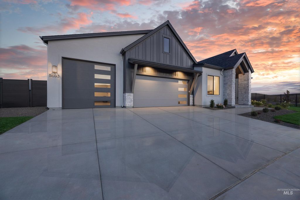 Photo of 7320 N Firhill Pl, Eagle, ID 83616 (MLS # 98985124)