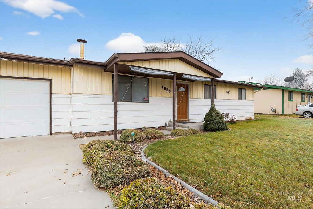 Photo of 1055 Adell S, Filer, ID 83328 (MLS # 98972266)